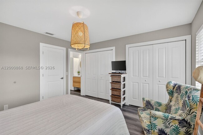 Building Photo - 9425 S Ocean Dr