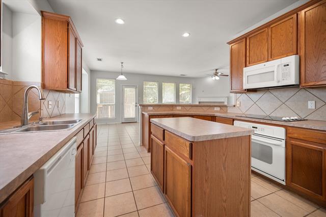 Building Photo - 4208 Glen Garden Dr