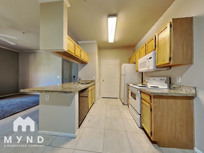 Building Photo - 5401 E Van Buren St