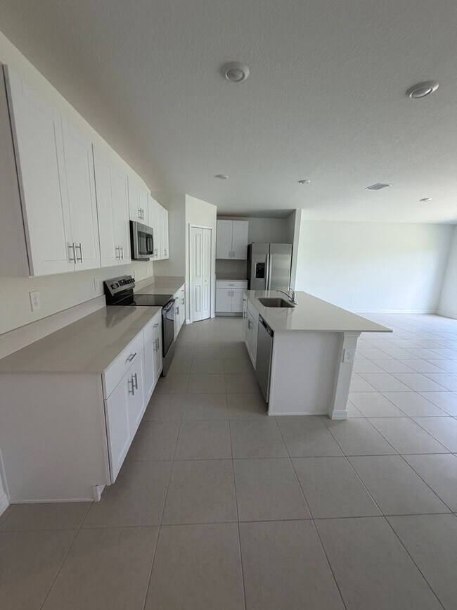 Building Photo - 5792 Red Kite Dr