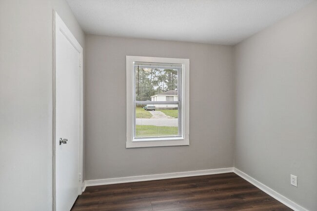 Building Photo - Large 3BR/1BA Near Ardsley Park House For Rent