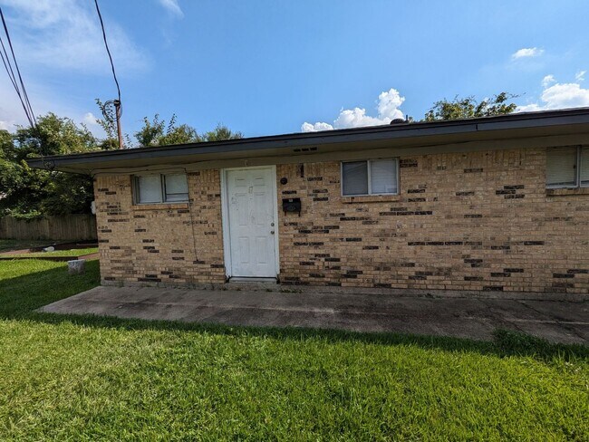 Primary Photo - 4619 Hartel St