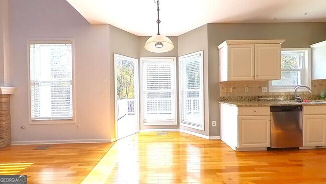 Building Photo - 2455 Kirkstone Dr