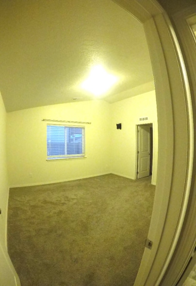 Building Photo - 592 W Brundage Way