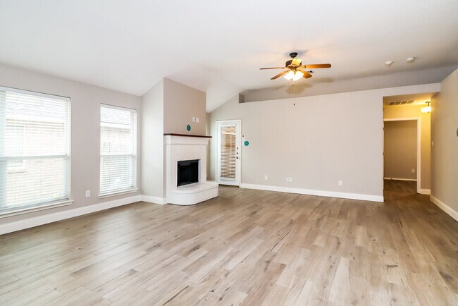 Building Photo - 2616 Wakecrest Dr