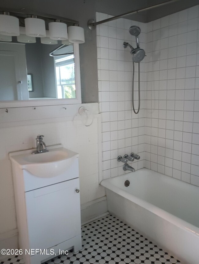 Building Photo - 2566 Haldumar Terrace