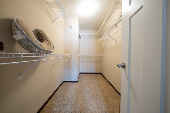 Building Photo - 9690 Independence Cir