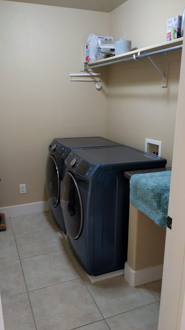 washroom - 122 S Tamarak Cir