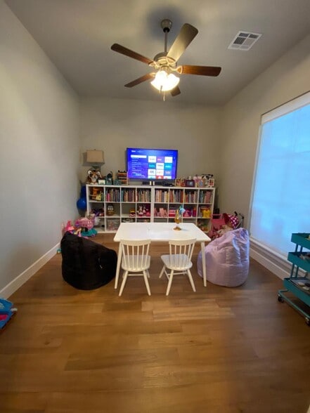 Building Photo - 4605 McCann Ave