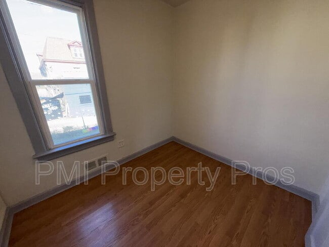 Building Photo - 3057 N Holton St