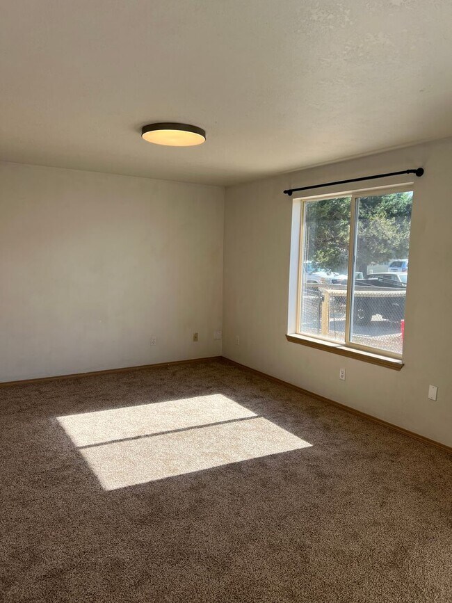 Building Photo - 2821 SW 28th St