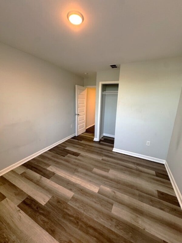 Building Photo - 2402 Lakeview Ave