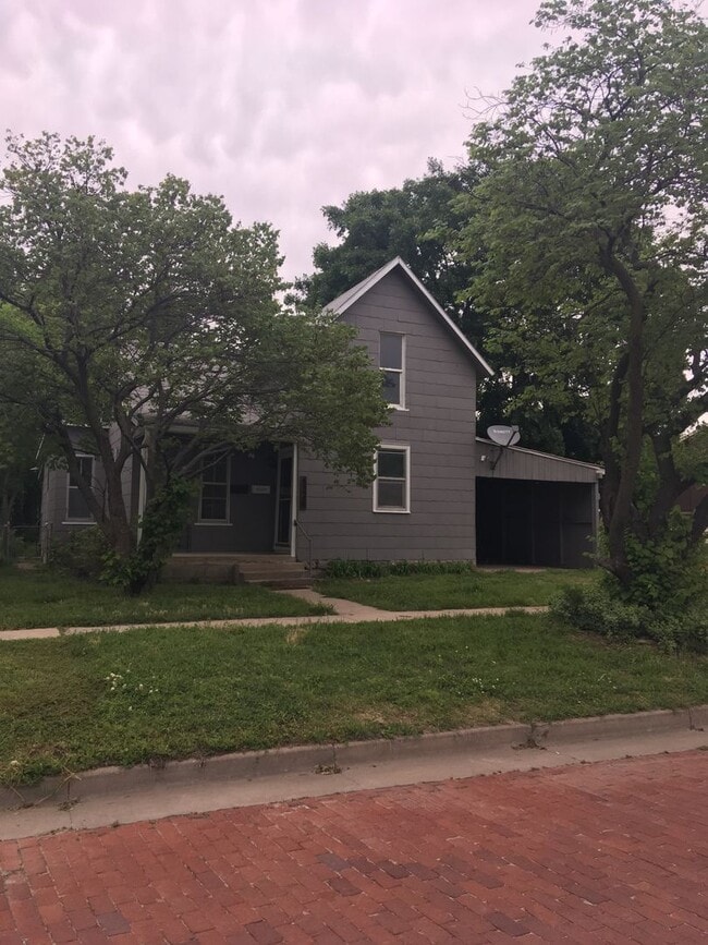 Building Photo - $795 - 2 bed 1 bath - Single Family Home
