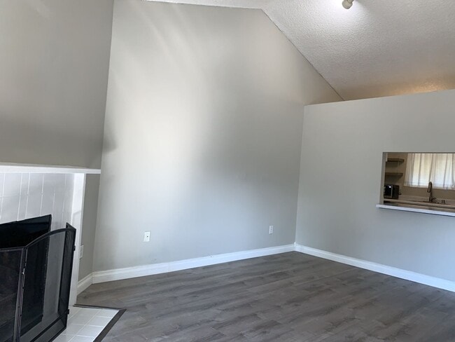 Building Photo - Elegant Auburn Condo 1Bd/1Ba