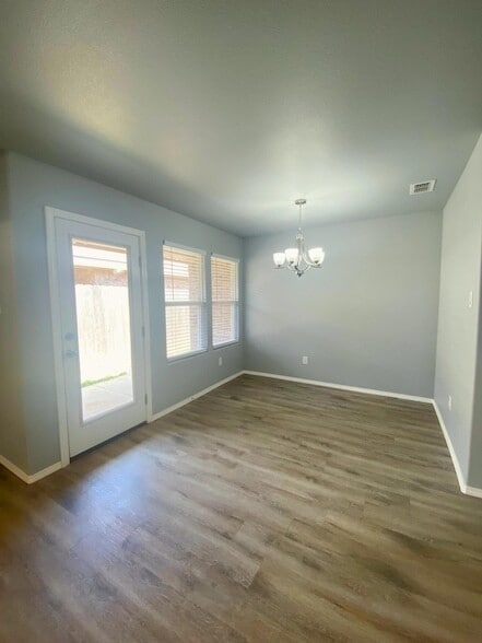 Building Photo - 8423 10th Pl