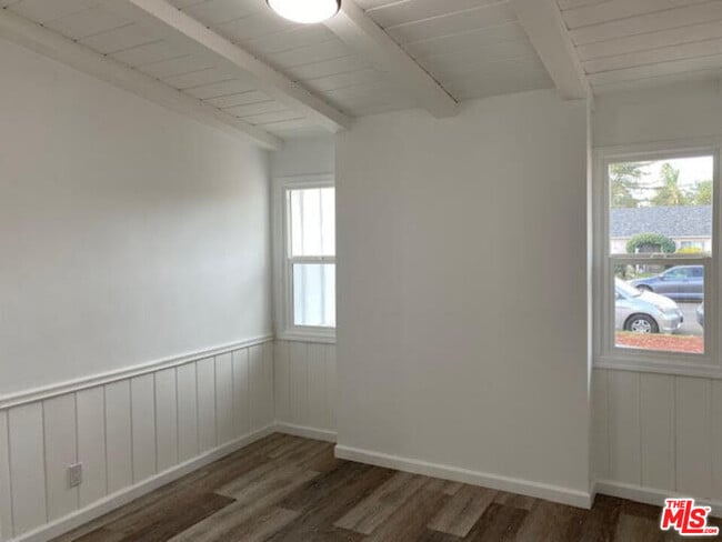 Building Photo - 7422 Milwood Ave