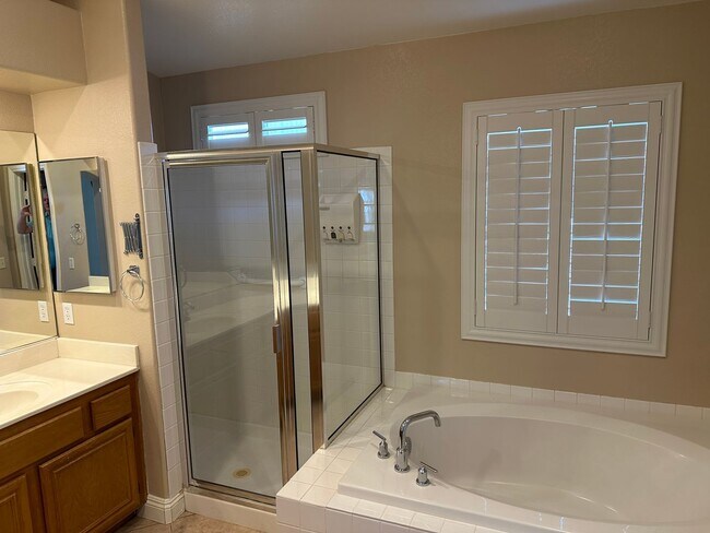 Building Photo - Henderson!!  Solar Panels!! Tankless Hot w...