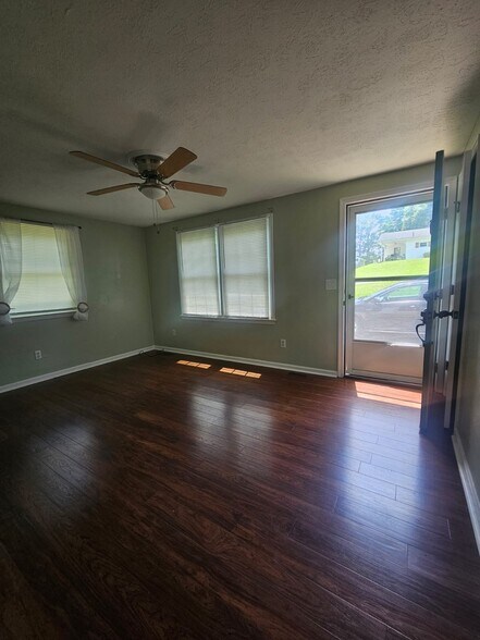 Building Photo - 259 Lakeview Dr