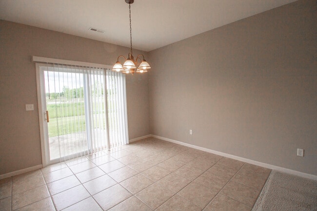 Building Photo - 5000 Derby Ridge Dr