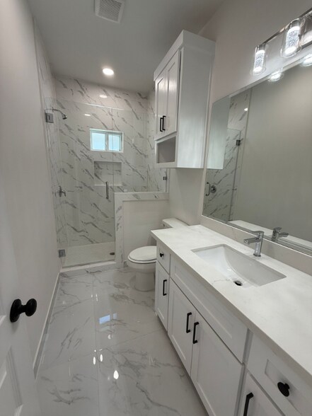 Building Photo - 1706 Violet Dr
