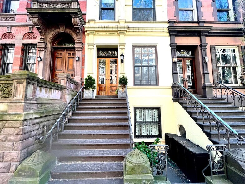 Building Photo - 112 W 78th St