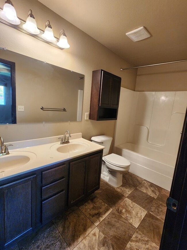 Building Photo - ** SPECIAL MOVE-IN OFFER ** 4 Bedroom, 3 B...