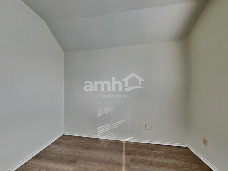 Building Photo - 4300 Brinker Ct