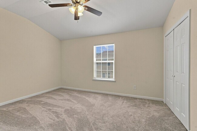 Building Photo - Charming 2-Bed Townhome in Hardison Hills