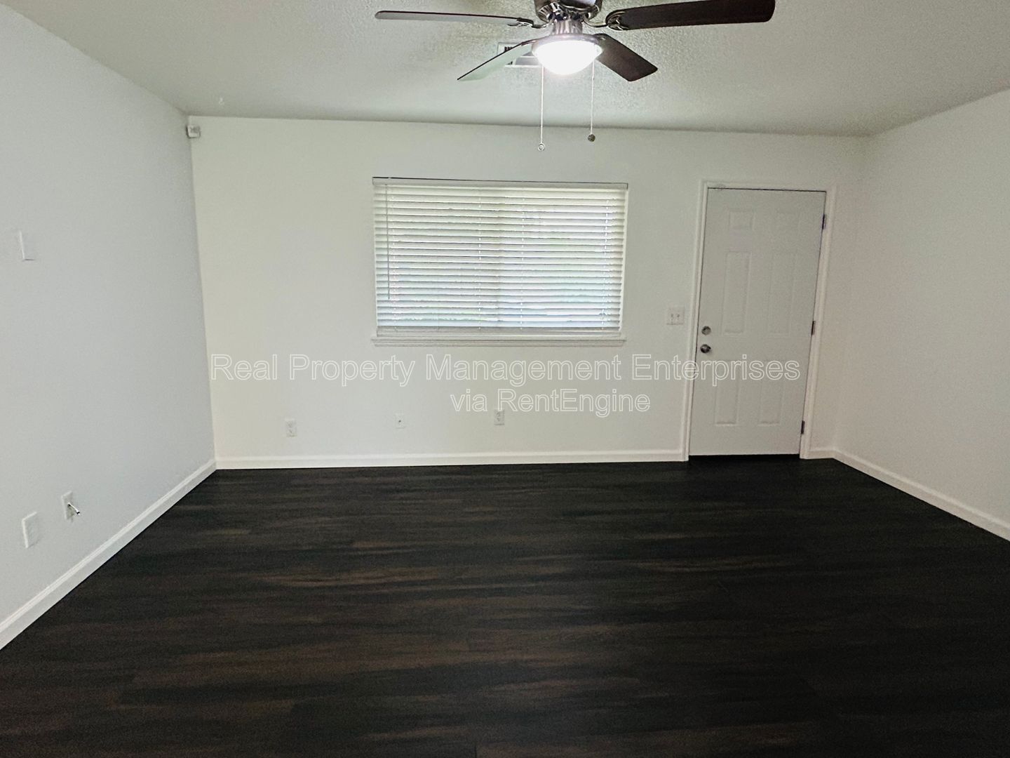 Building Photo - 633 Lotus Ave