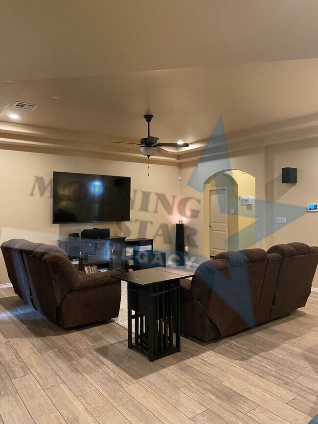 Building Photo - Beautiful 4 bed, 2 bath house move in ready! *military discount offered!