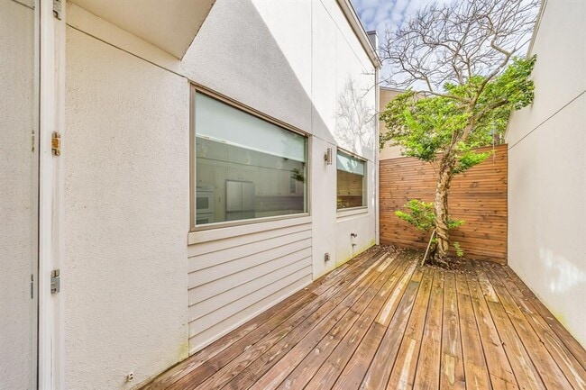 Building Photo - 2819 Bering Dr