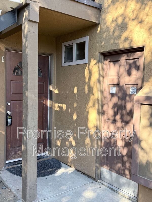 Building Photo - 6 E Lexington Ave