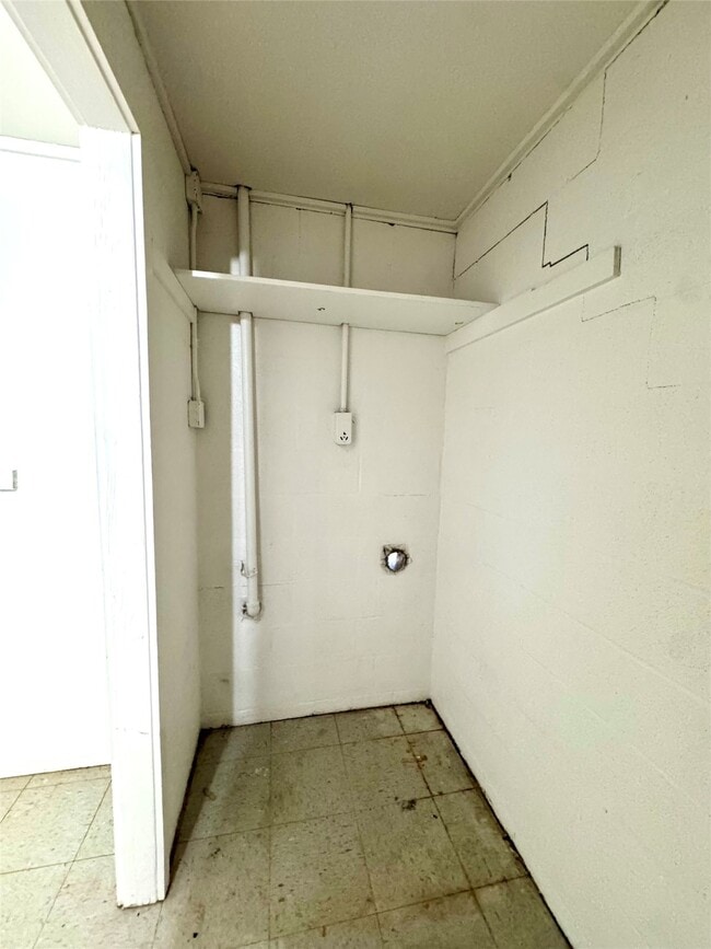 Building Photo - 425 E Park Dr