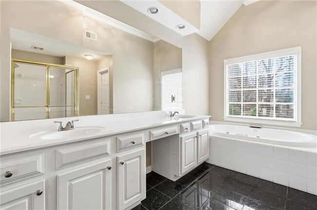 Building Photo - 310 Stoneleigh Dr SW