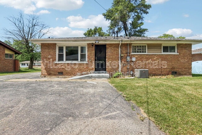 Building Photo - 16019 Circle Dr