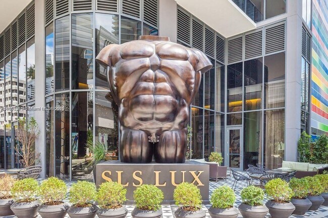 Building Photo - 801 S Miami Ave