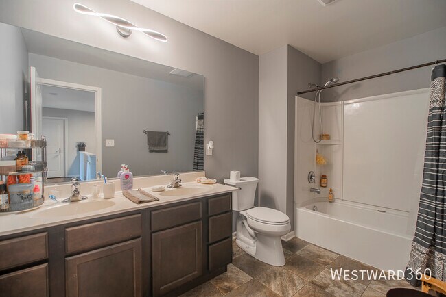 Building Photo - 2971 Ellsworth Dr