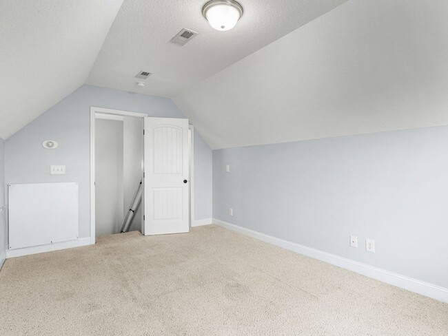 Building Photo - Beautiful Home Close to MCAS New River Air Station