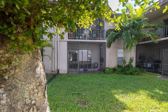 Building Photo - 10385 N Kendall Dr