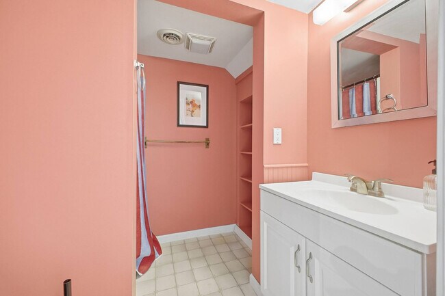 Building Photo - 12 Apple Tree Way