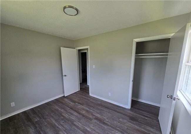 Building Photo - 303 Cartwright Dr