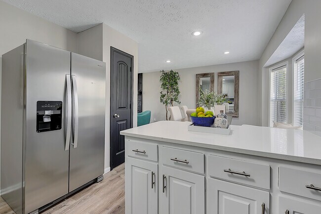 Building Photo - 2062 Woodbine Cir