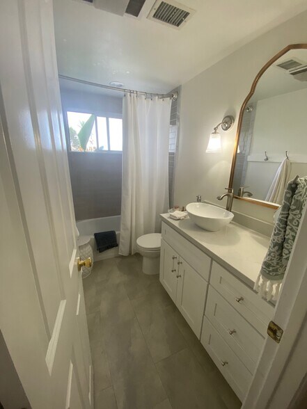 Bathroom - 138 Serafin St