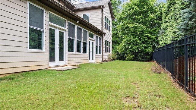 Building Photo - 2040 Bloomfield Ct