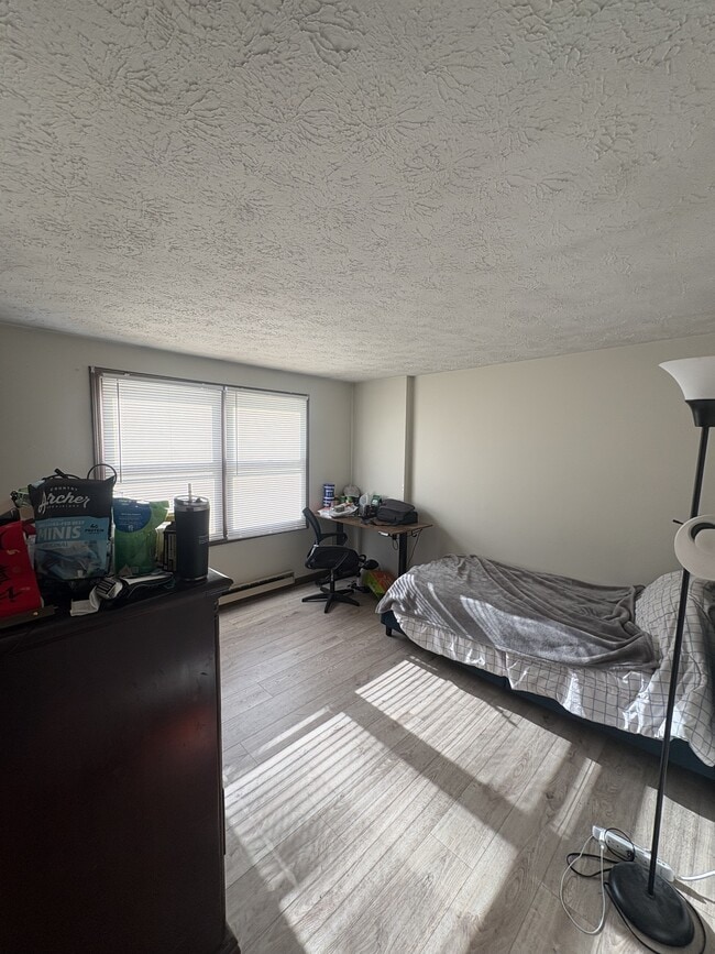 Building Photo - 98 Pelham Rd