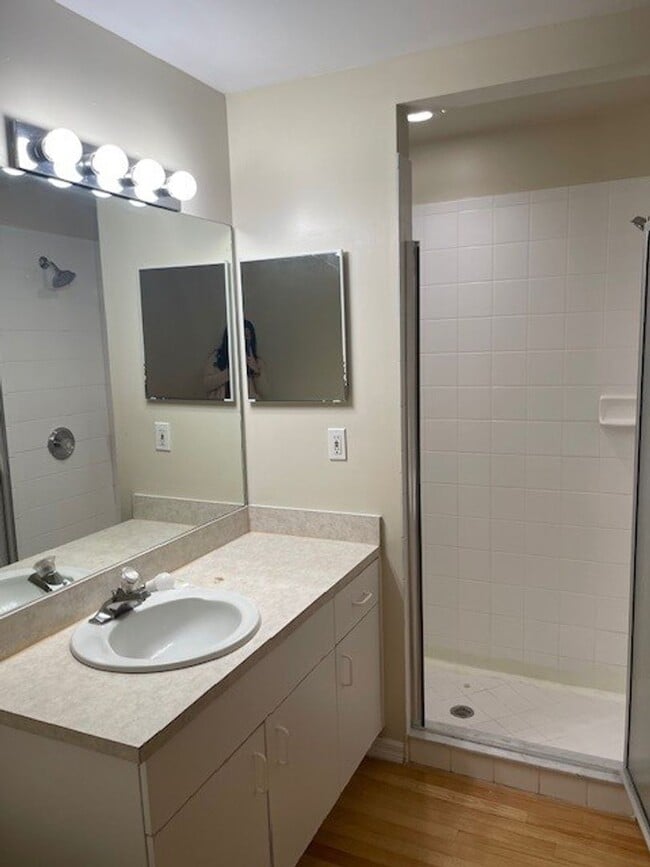 Building Photo - 910 SW 34th Terrace