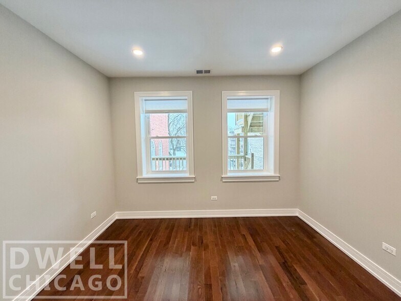 Building Photo - 1709 W Lunt Ave