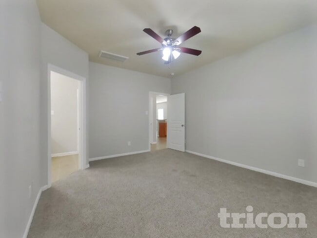 Building Photo - 2122 Hackberry Bank Ln