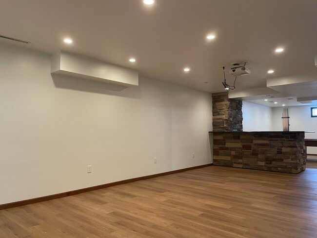 Building Photo - 323 Santa Fe Trail