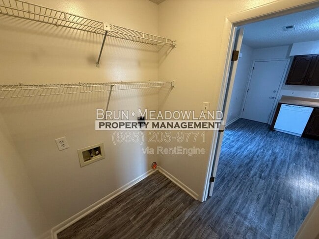 Building Photo - 8676 Tervada Dr